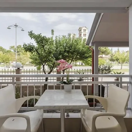 Grekas * Néoi Póroi