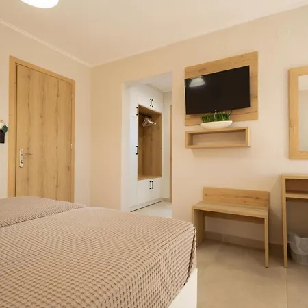 Grekas Hotel Néoi Póroi