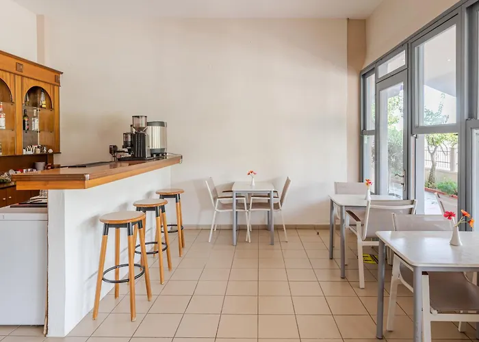 Grekas Hotel Néoi Póroi