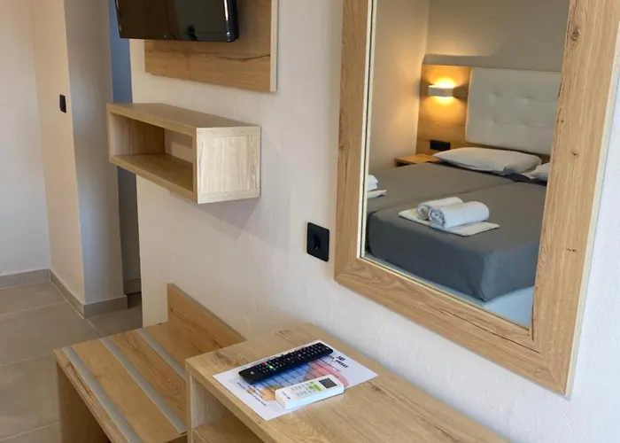 Grekas Hotel Néoi Póroi