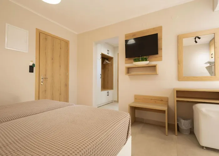 Grekas Hotel Néoi Póroi